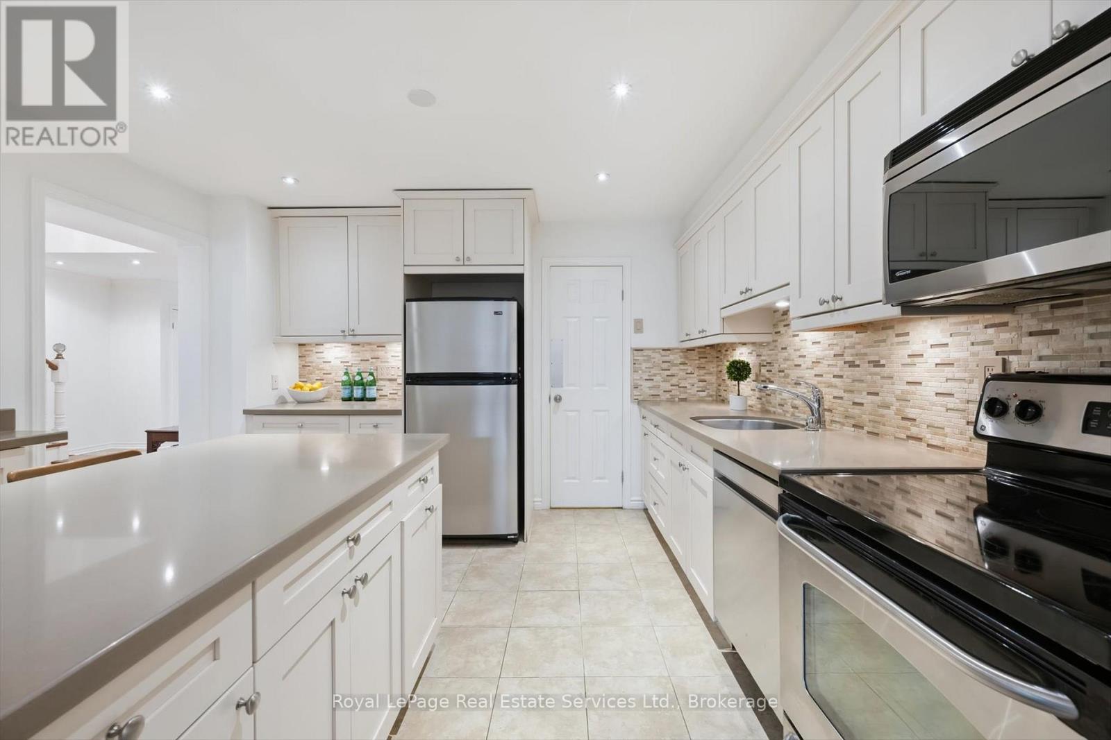 136 - 48 Crimson Mill Way, Toronto (St. Andrew-Windfields), Ontario  M2L 1T6 - Photo 9 - C12891888