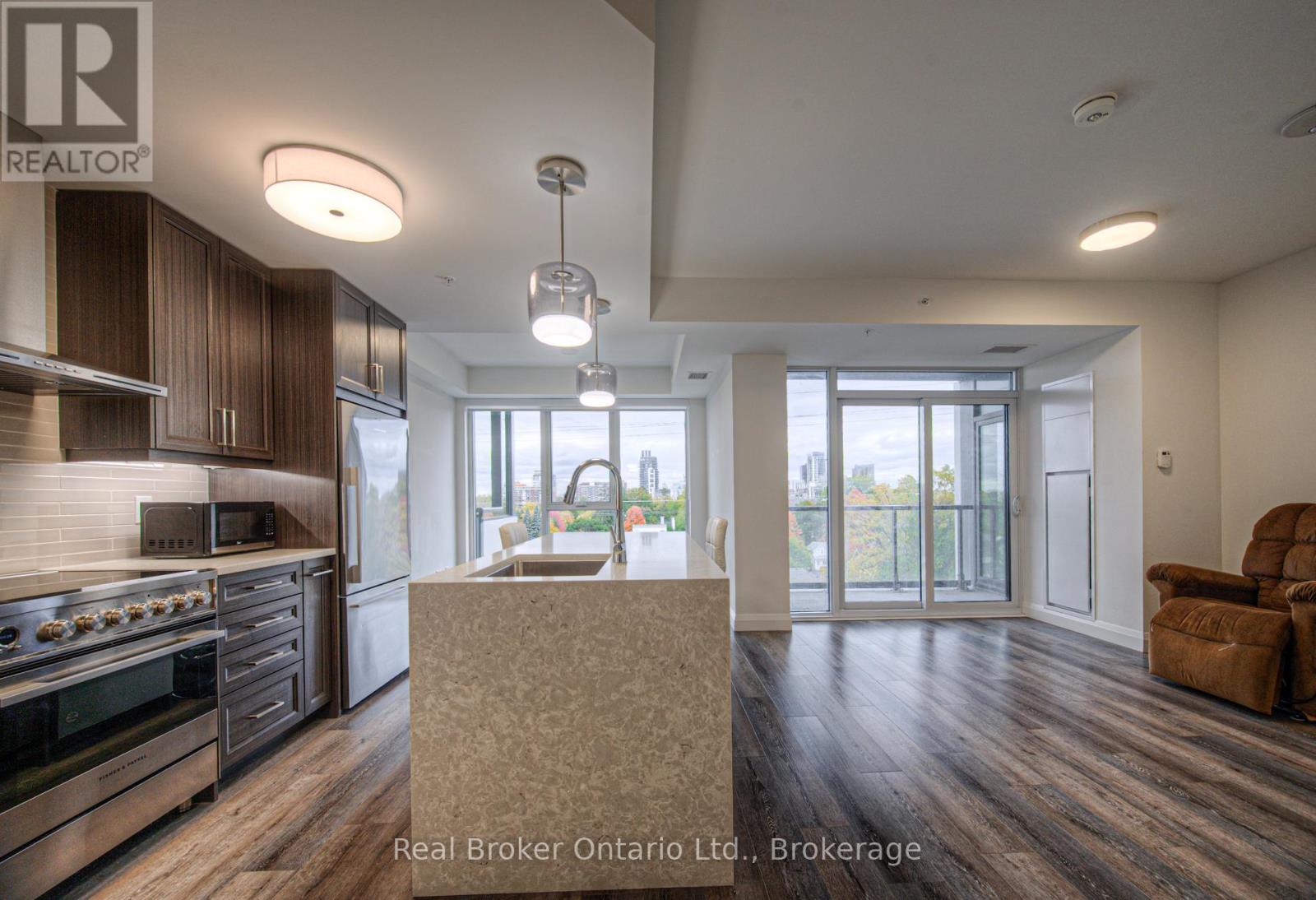 705 - 500 Brock Avenue, Burlington (Brant), Ontario  L7S 0A5 - Photo 4 - W12891838