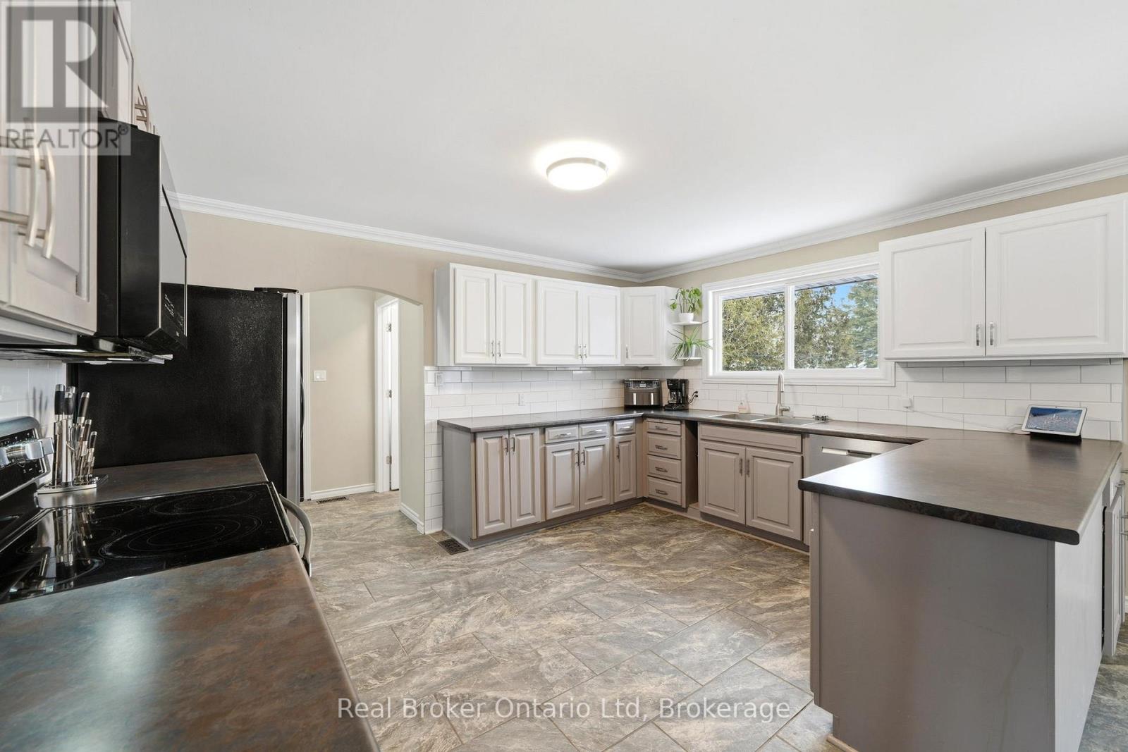 8271 93 Highway, Tiny, Ontario  L0K 2E1 - Photo 10 - S12891926