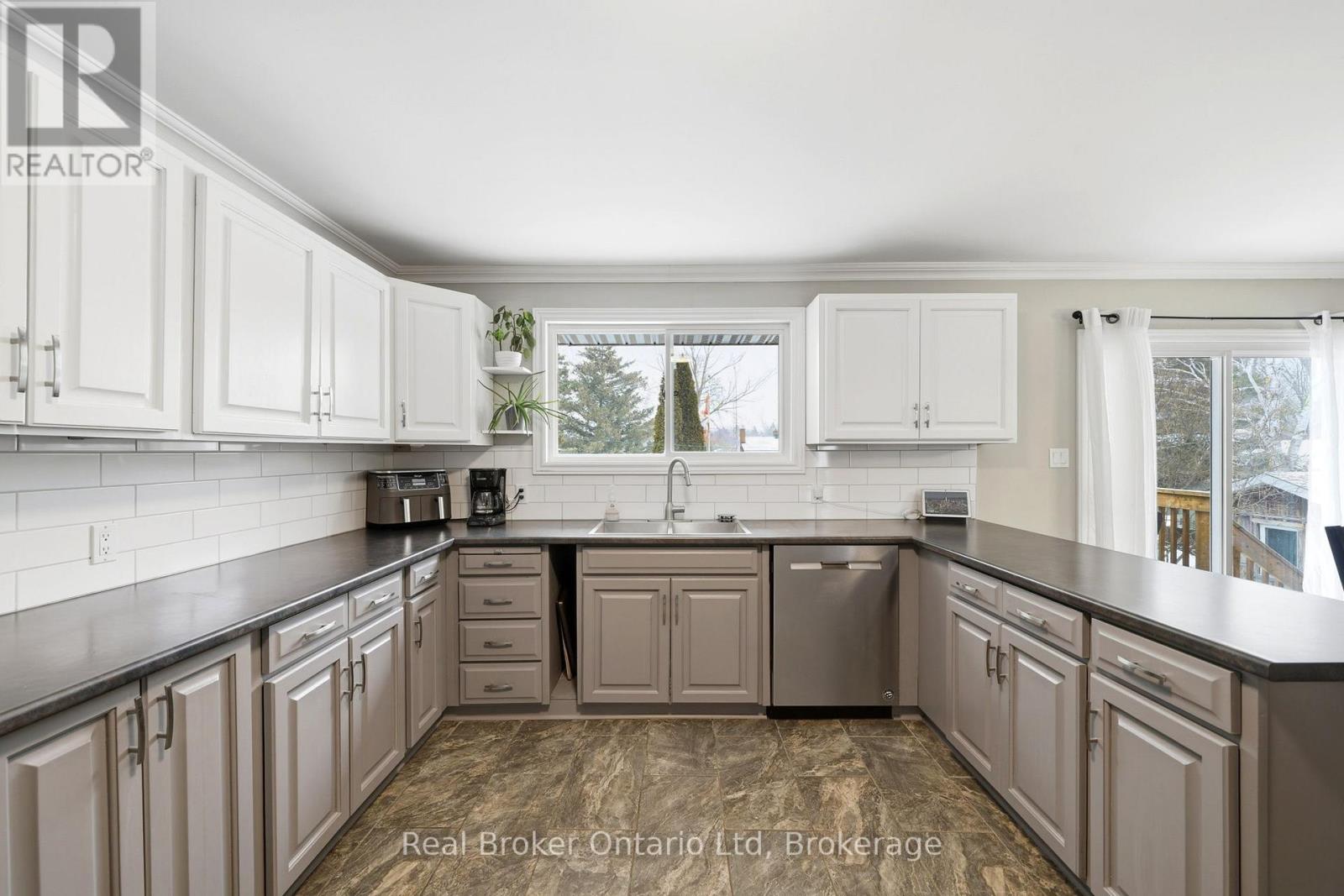 8271 93 Highway, Tiny, Ontario  L0K 2E1 - Photo 11 - S12891926