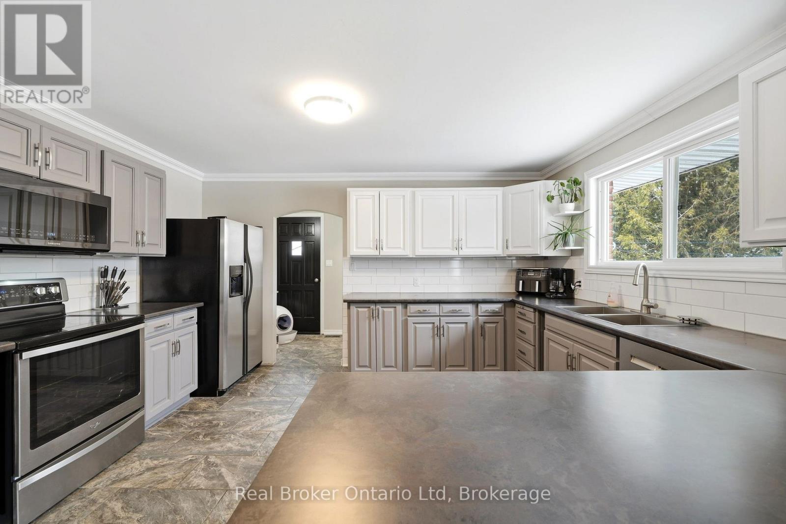 8271 93 Highway, Tiny, Ontario  L0K 2E1 - Photo 9 - S12891926