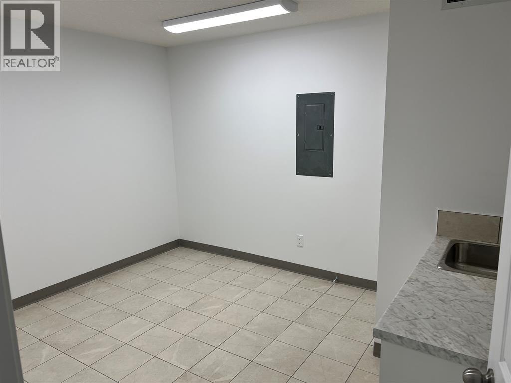 105, 10071 120 Avenue, Grande Prairie, Alberta  T8V 8H8 - Photo 3 - A2018030