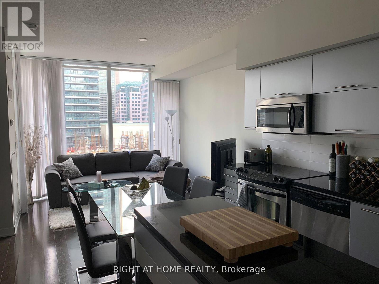 920 - 21 Nelson Street, Toronto, Ontario  M5V 3H9 - Photo 5 - C12891778