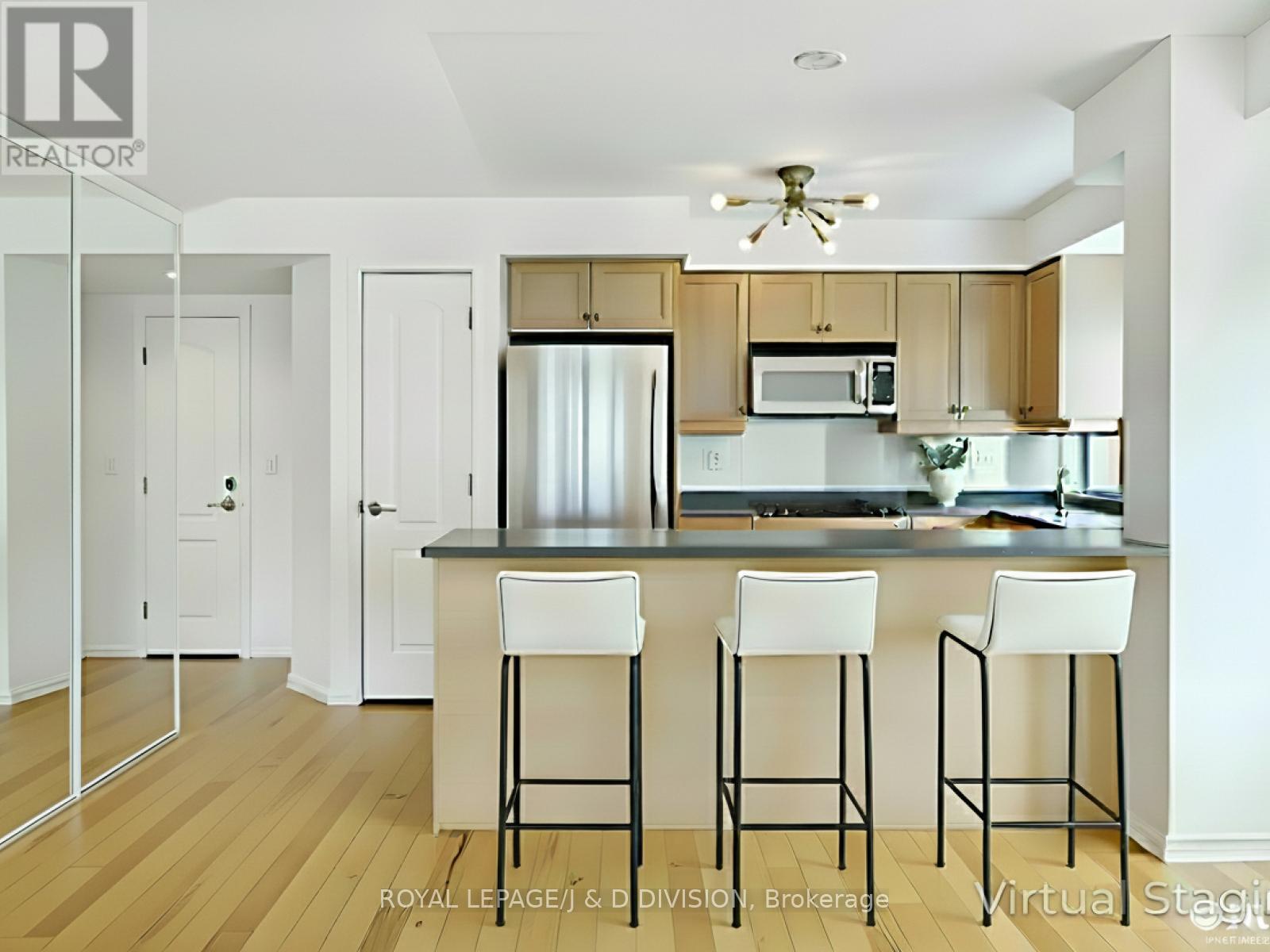 305 - 18 Stafford Street, Toronto, Ontario  M5V 3W4 - Photo 6 - C12891788