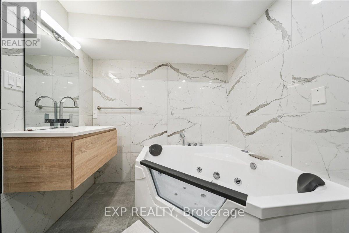 74 - 10 Laurie Shepway, Toronto, Ontario  M2J 1X6 - Photo 36 - C12891924