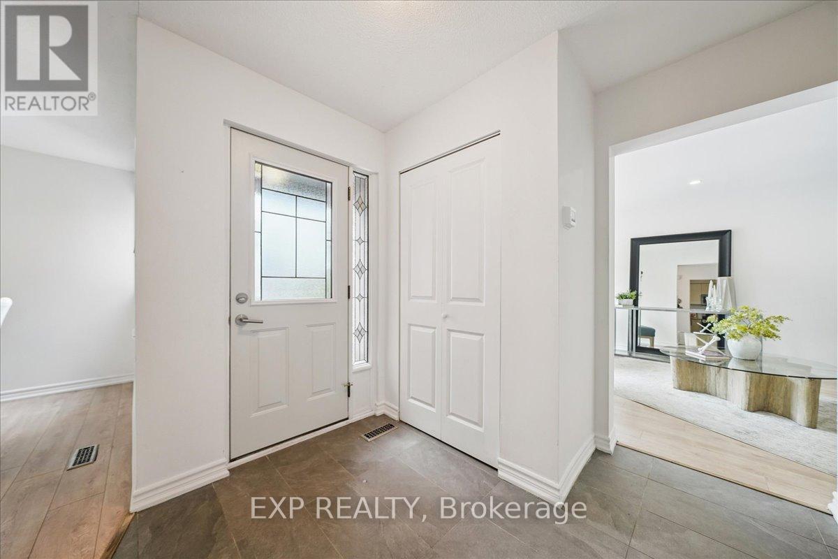 74 - 10 Laurie Shepway, Toronto, Ontario  M2J 1X6 - Photo 4 - C12891924