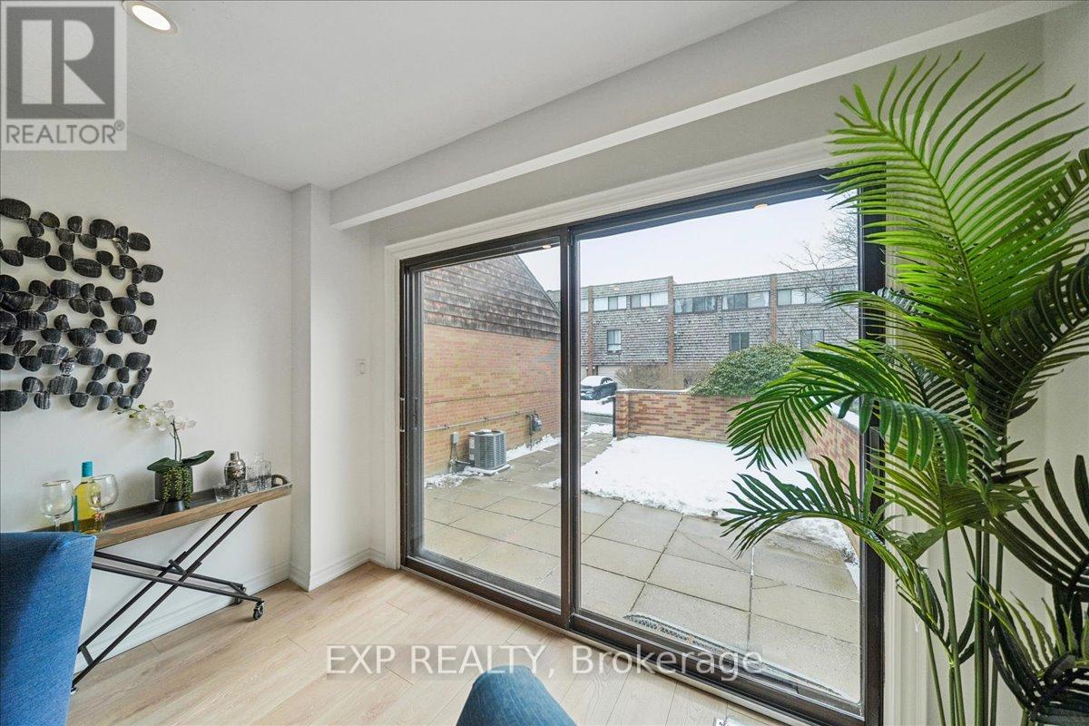 74 - 10 Laurie Shepway, Toronto, Ontario  M2J 1X6 - Photo 8 - C12891924