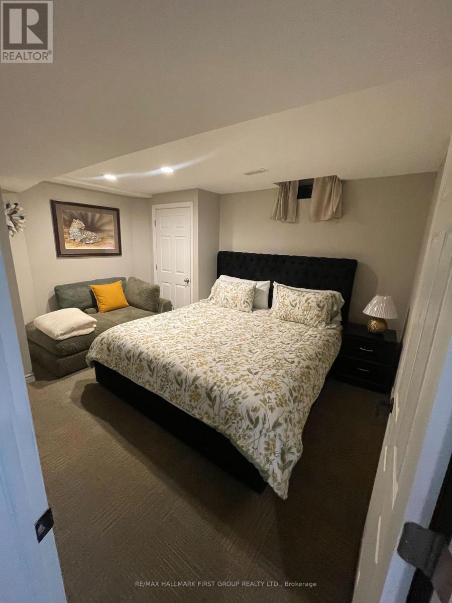 1604 Middleton Street, Pickering, Ontario  L1X 2L3 - Photo 4 - E12891828