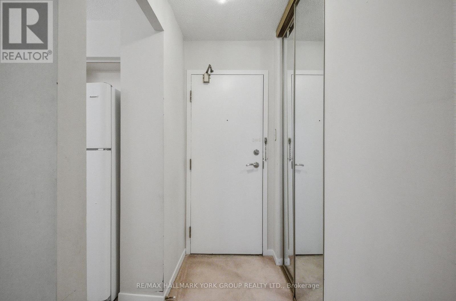 604 - 250 Davis Drive, Newmarket, Ontario  L3Y 7T7 - Photo 6 - N12891790