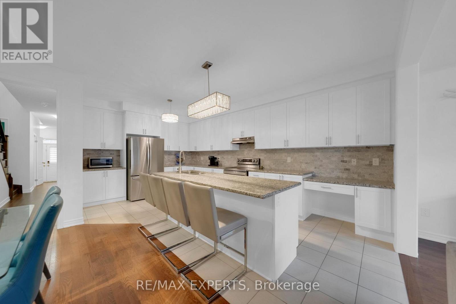 10 Homer Crescent, Aurora, Ontario  L4G 1B7 - Photo 10 - N12891812