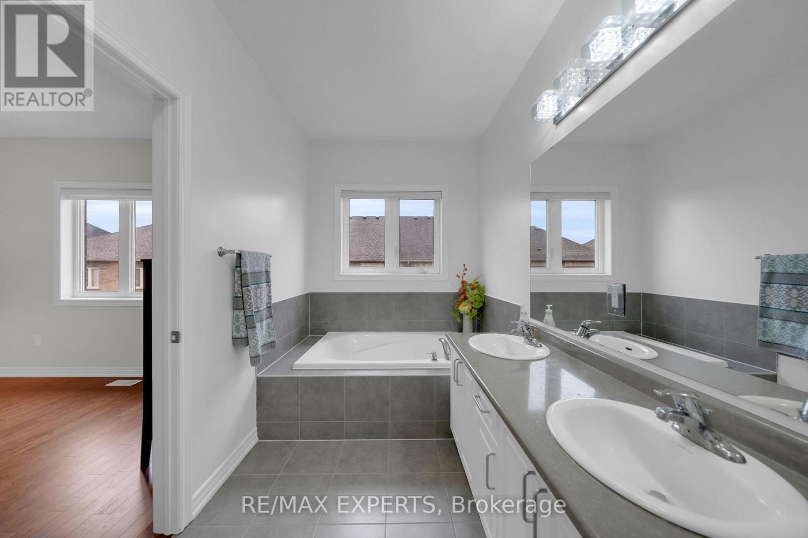 10 Homer Crescent, Aurora, Ontario  L4G 1B7 - Photo 33 - N12891812