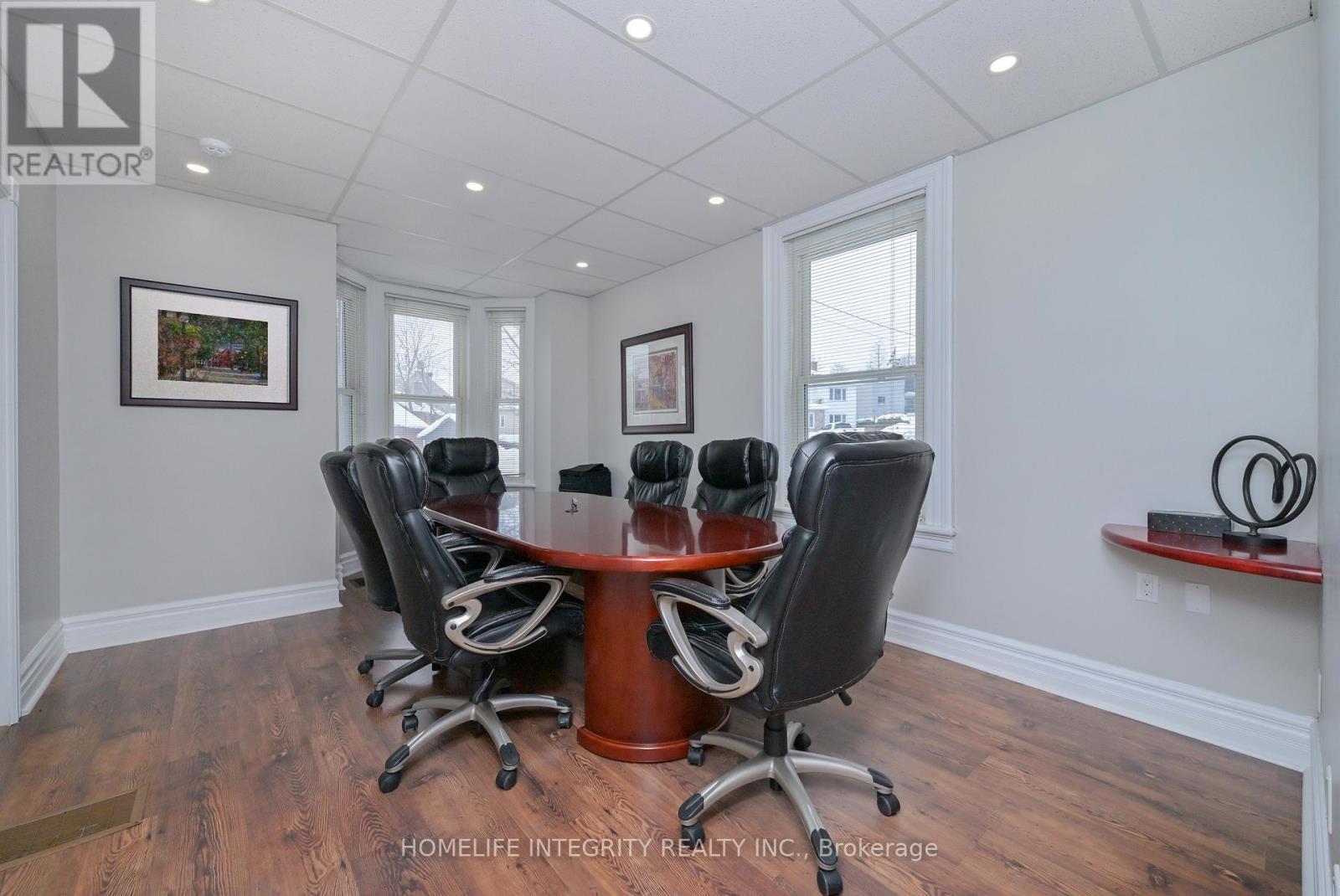 25 Berczy Street, Barrie (Codrington), Ontario  L4M 3P6 - Photo 8 - S12891732