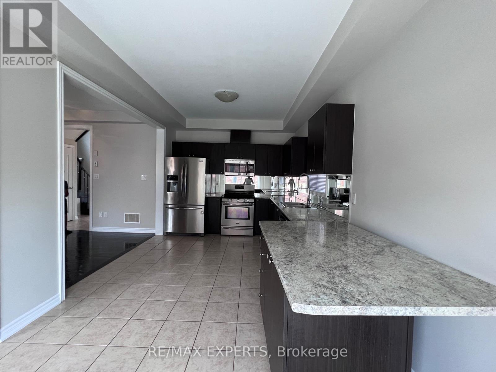 2205 Dawson Crescent, Innisfil (Alcona), Ontario  L9S 0G9 - Photo 16 - N12888862