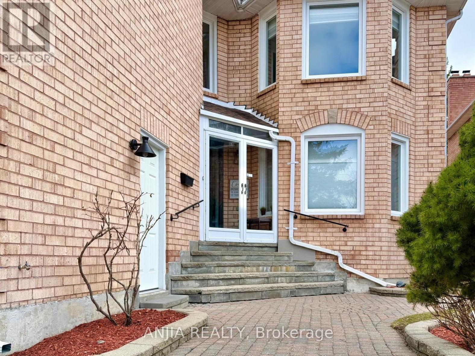 43 Leno Mills Avenue, Richmond Hill, Ontario  L4S 1C2 - Photo 3 - N12886264