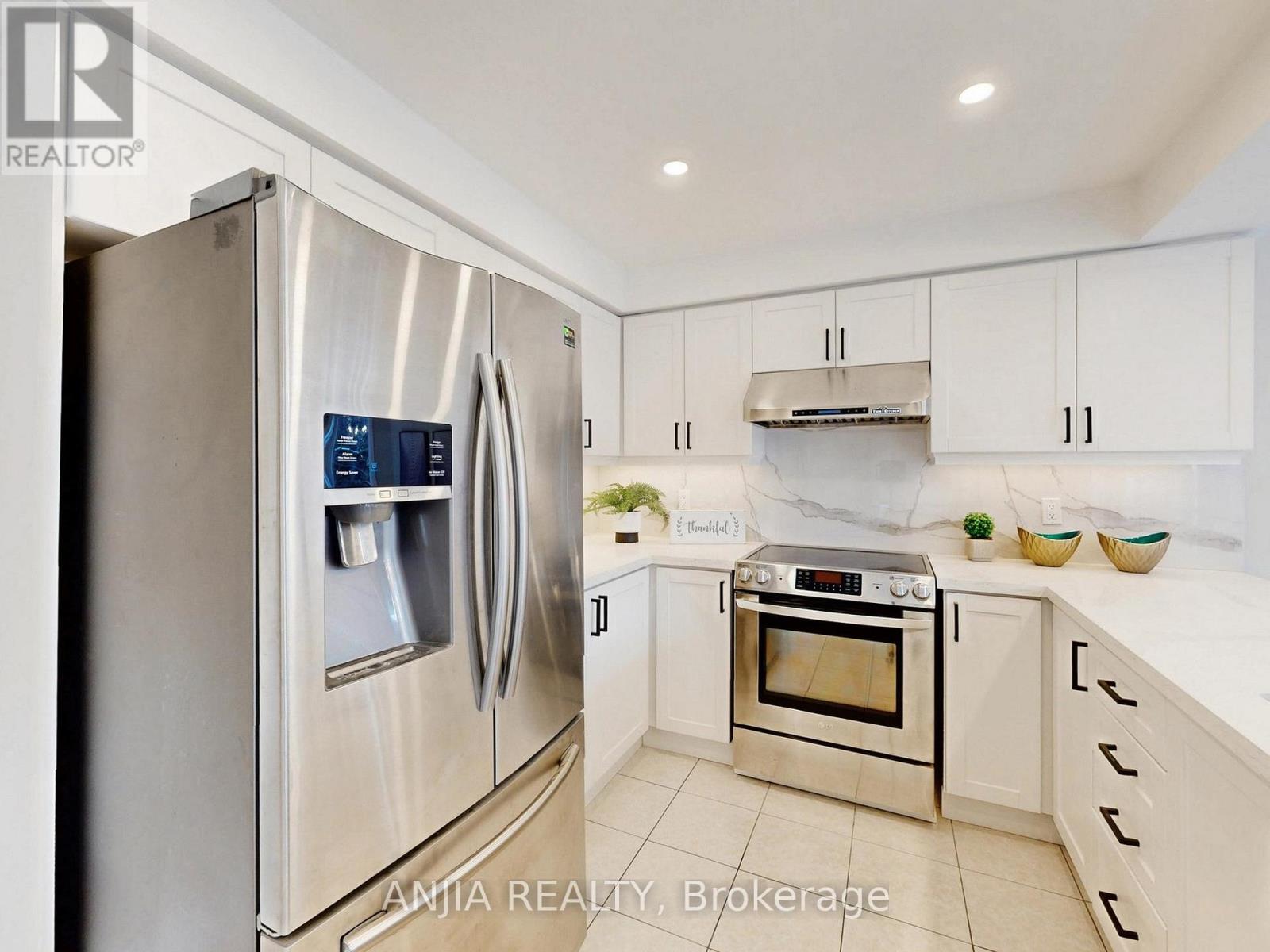 43 Leno Mills Avenue, Richmond Hill, Ontario  L4S 1C2 - Photo 11 - N12886264