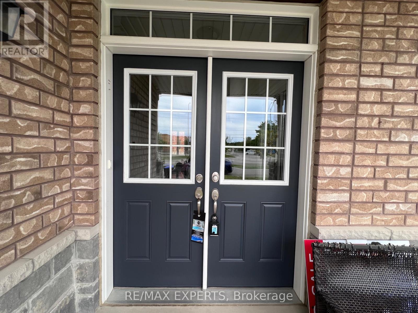 2205 Dawson Crescent, Innisfil (Alcona), Ontario  L9S 0G9 - Photo 4 - N12888862