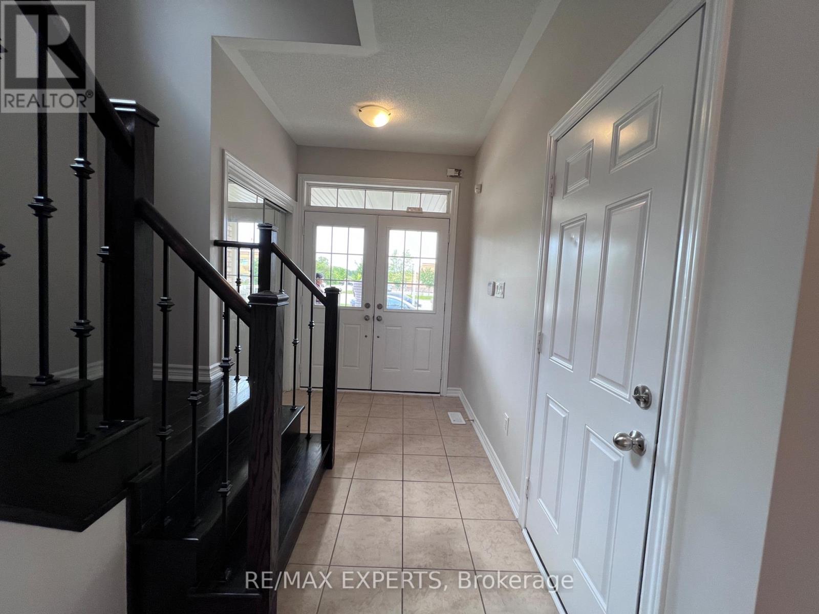 2205 Dawson Crescent, Innisfil (Alcona), Ontario  L9S 0G9 - Photo 5 - N12888862