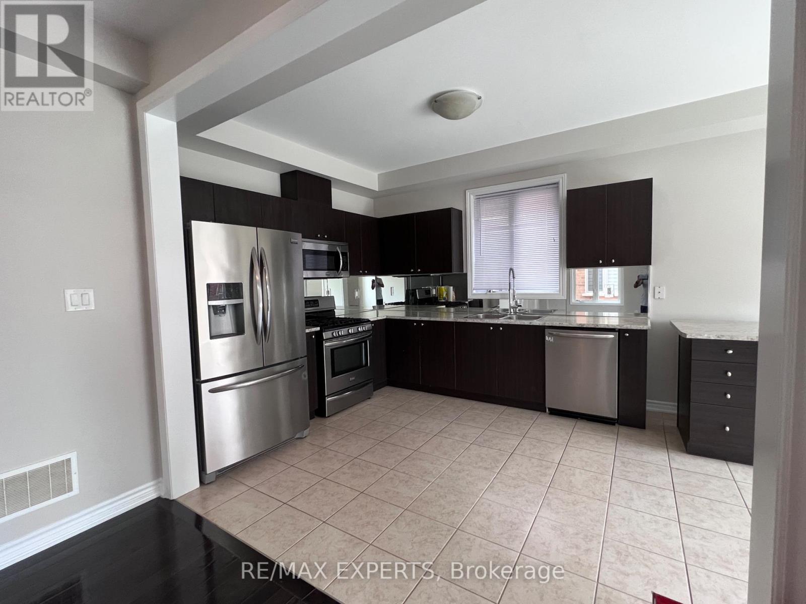 2205 Dawson Crescent, Innisfil (Alcona), Ontario  L9S 0G9 - Photo 8 - N12888862