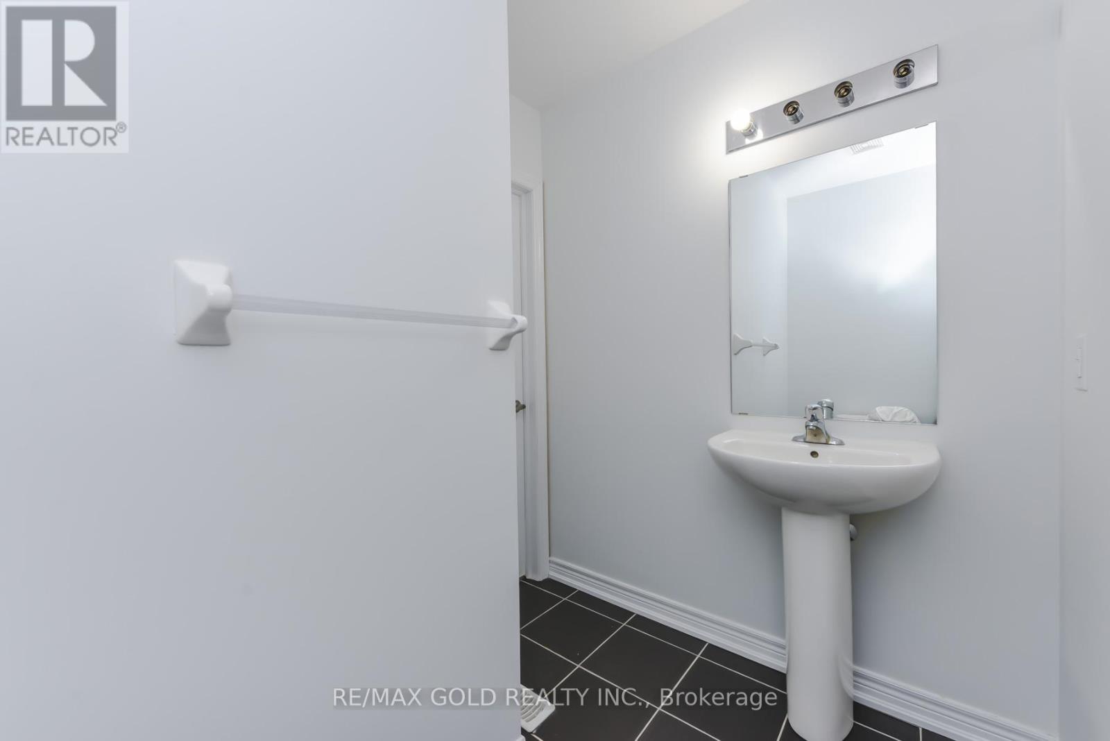 59 Vezna Crescent, Brampton, Ontario  L6X 5K4 - Photo 7 - W12883940