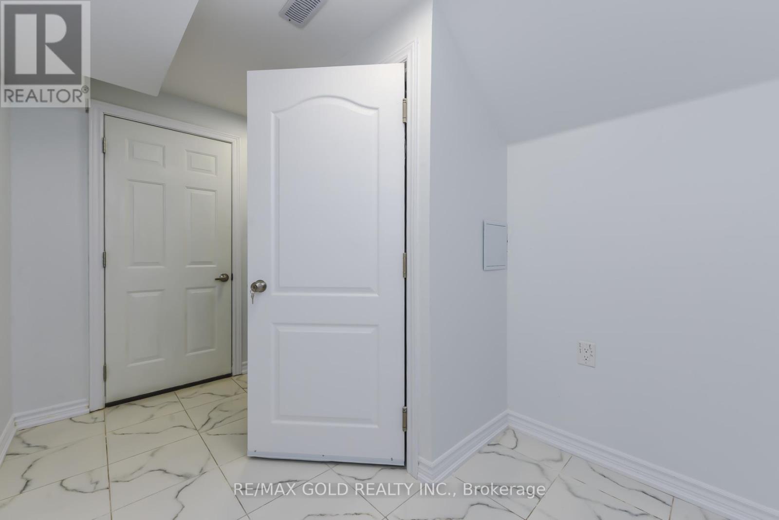 59 Vezna Crescent, Brampton, Ontario  L6X 5K4 - Photo 37 - W12883940