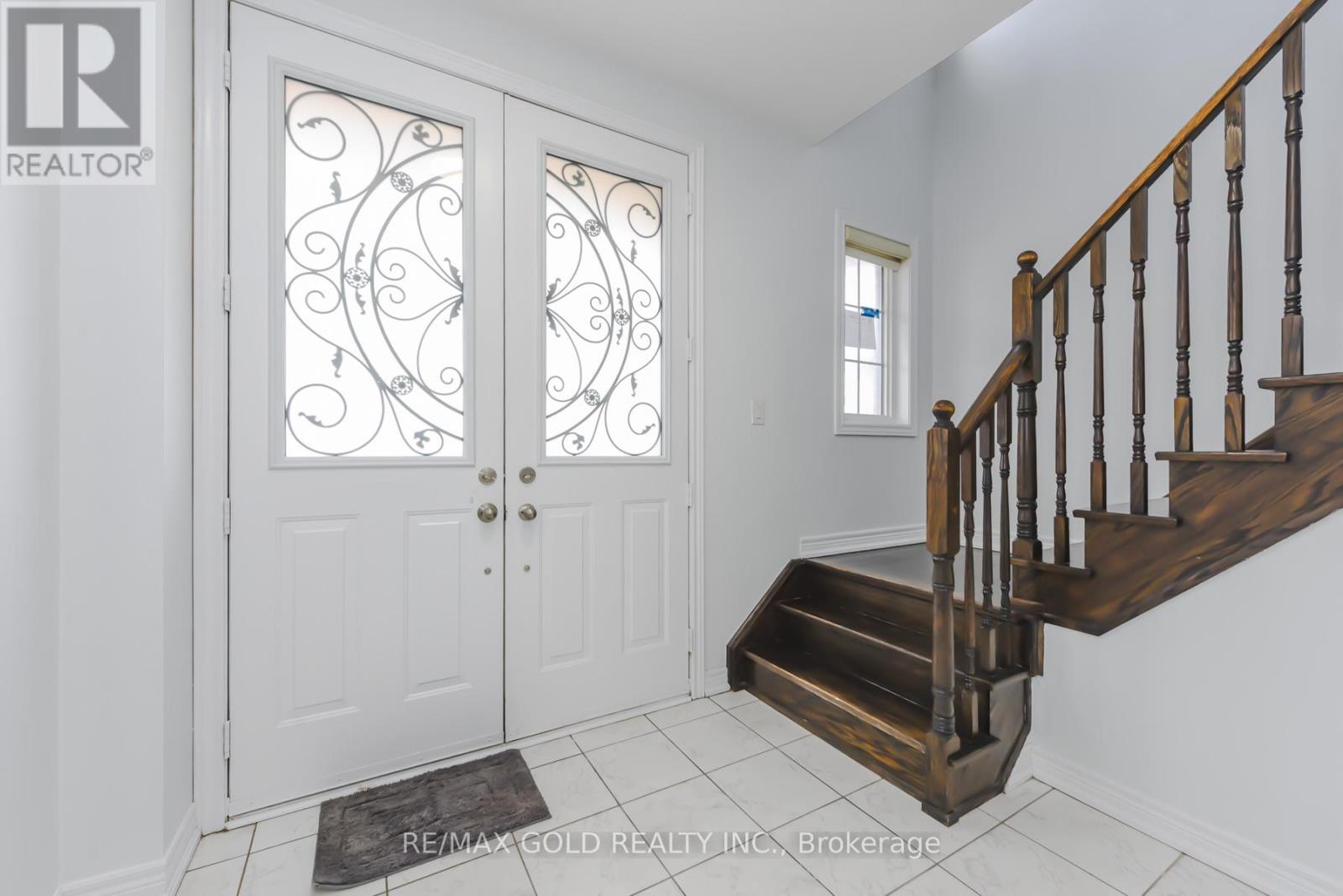 59 Vezna Crescent, Brampton, Ontario  L6X 5K4 - Photo 4 - W12883940