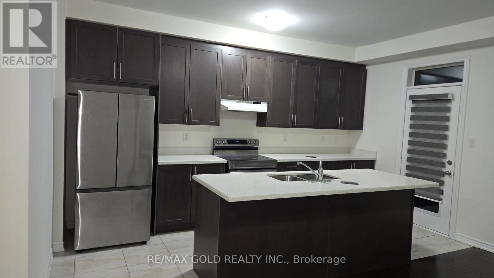 25 Truffle Court, Brampton, Ontario  L7A 5A6 - Photo 2 - W12891762