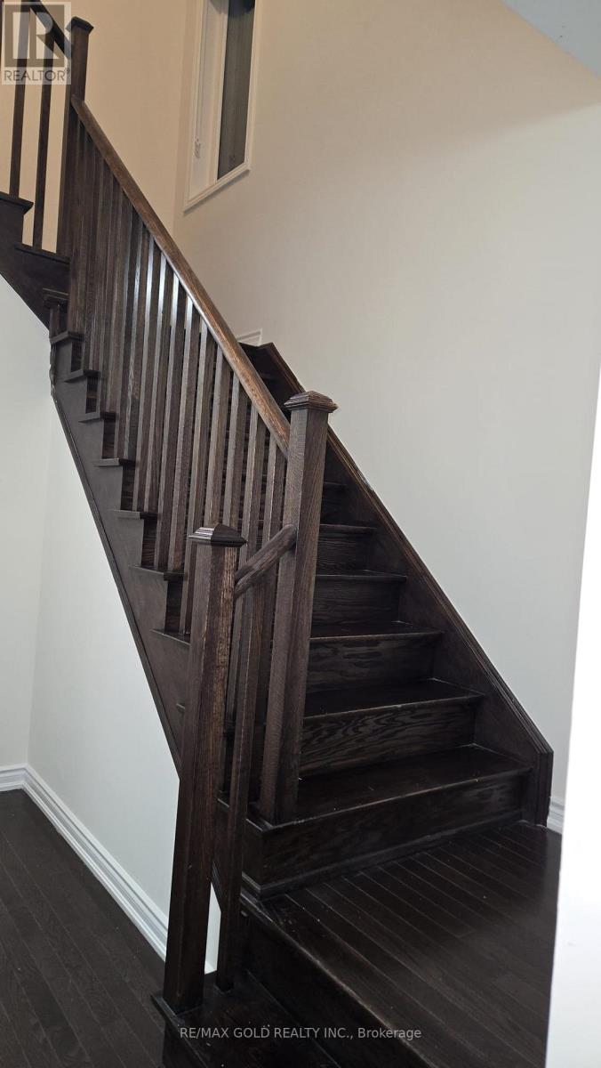 25 Truffle Court, Brampton, Ontario  L7A 5A6 - Photo 8 - W12891762