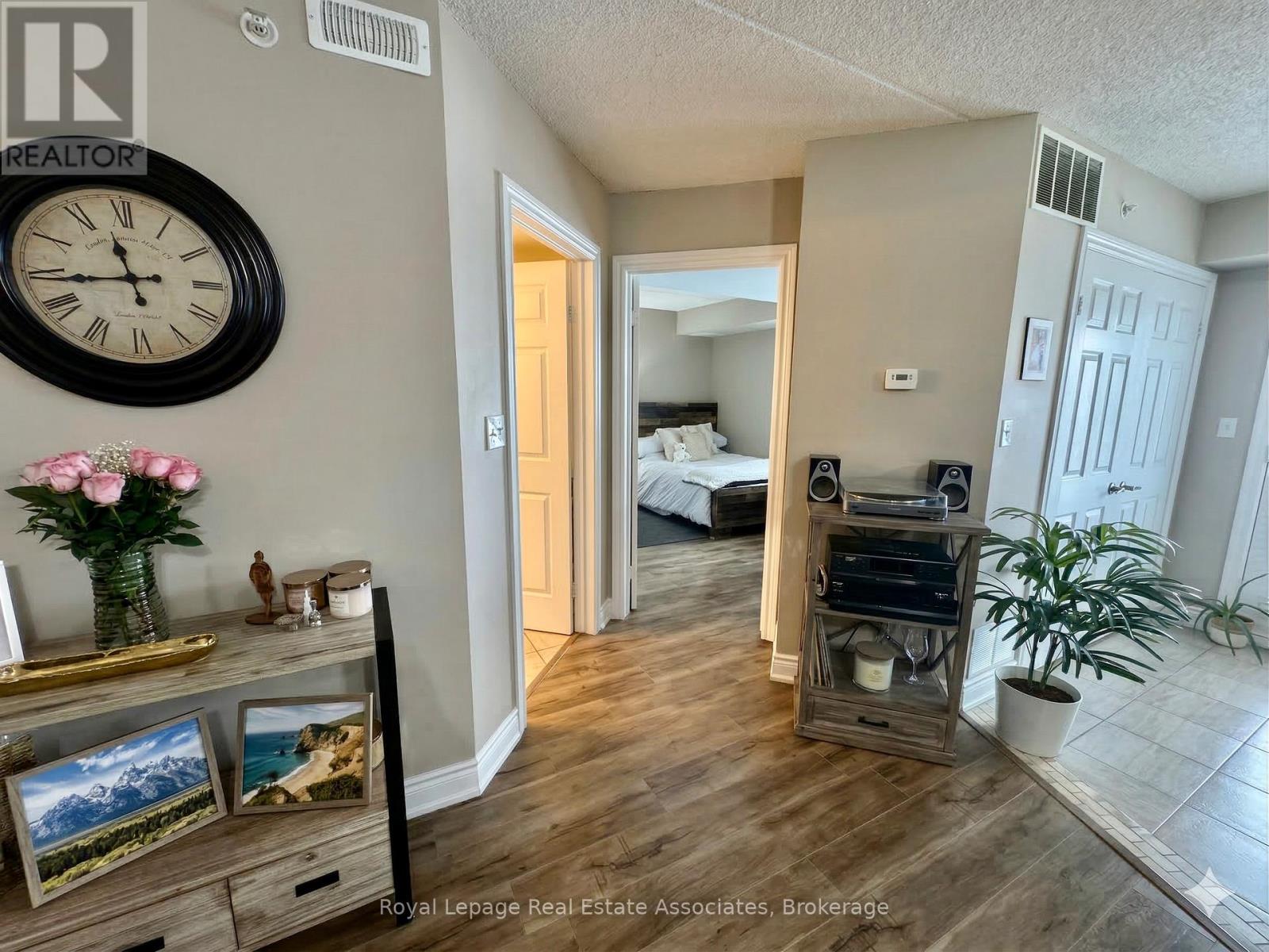 302 - 1460 Bishops Gate, Oakville, Ontario  L6M 4N5 - Photo 12 - W12891808