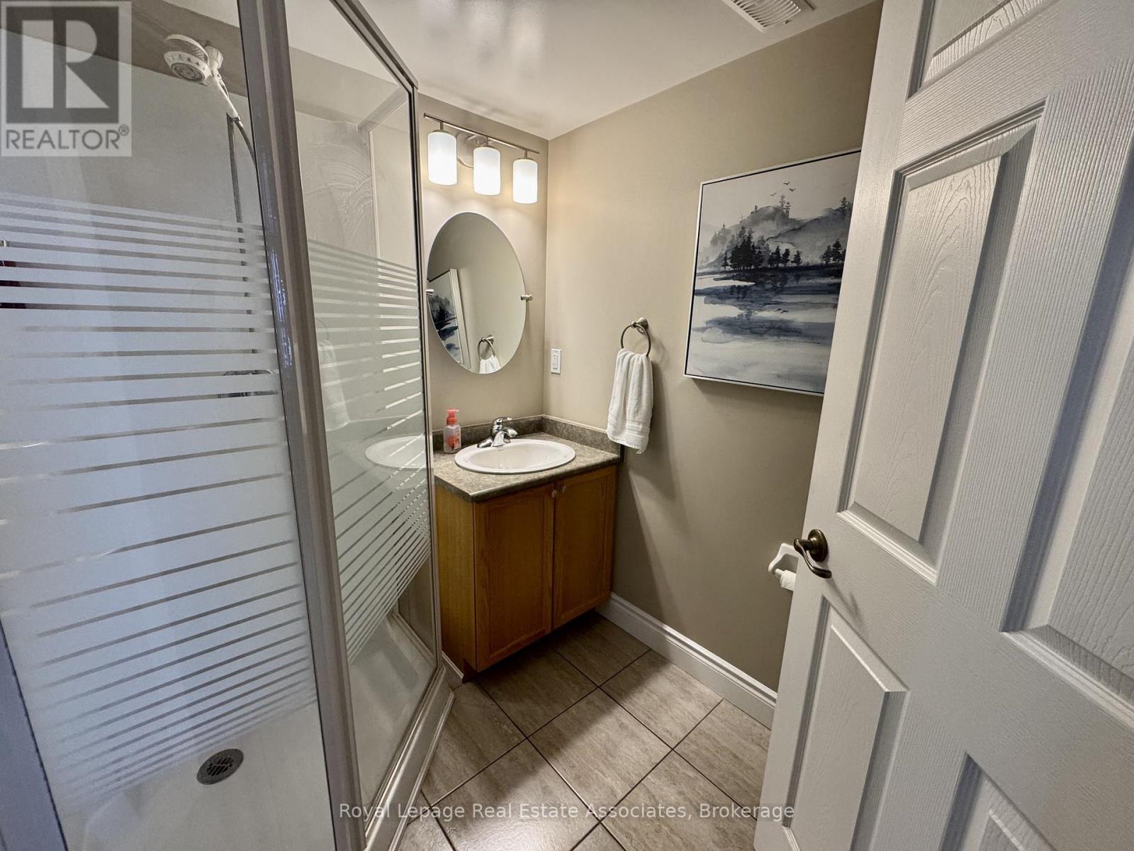 302 - 1460 Bishops Gate, Oakville, Ontario  L6M 4N5 - Photo 15 - W12891808