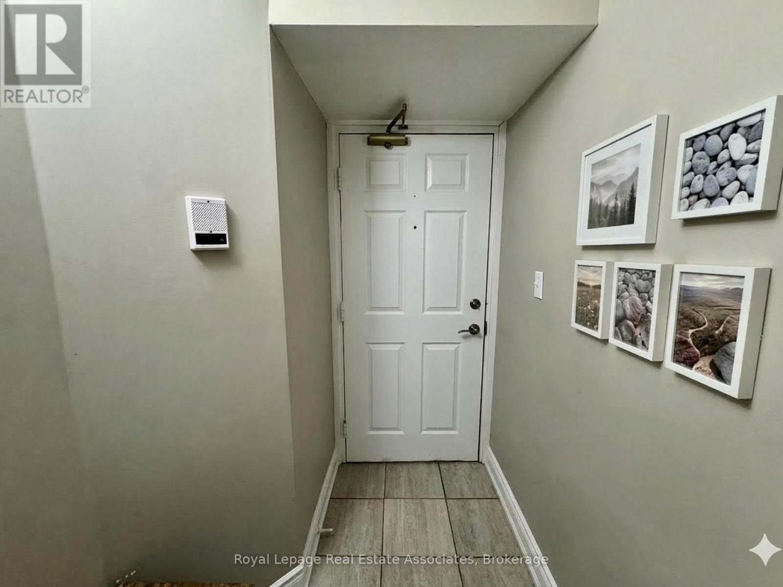 302 - 1460 Bishops Gate, Oakville, Ontario  L6M 4N5 - Photo 17 - W12891808