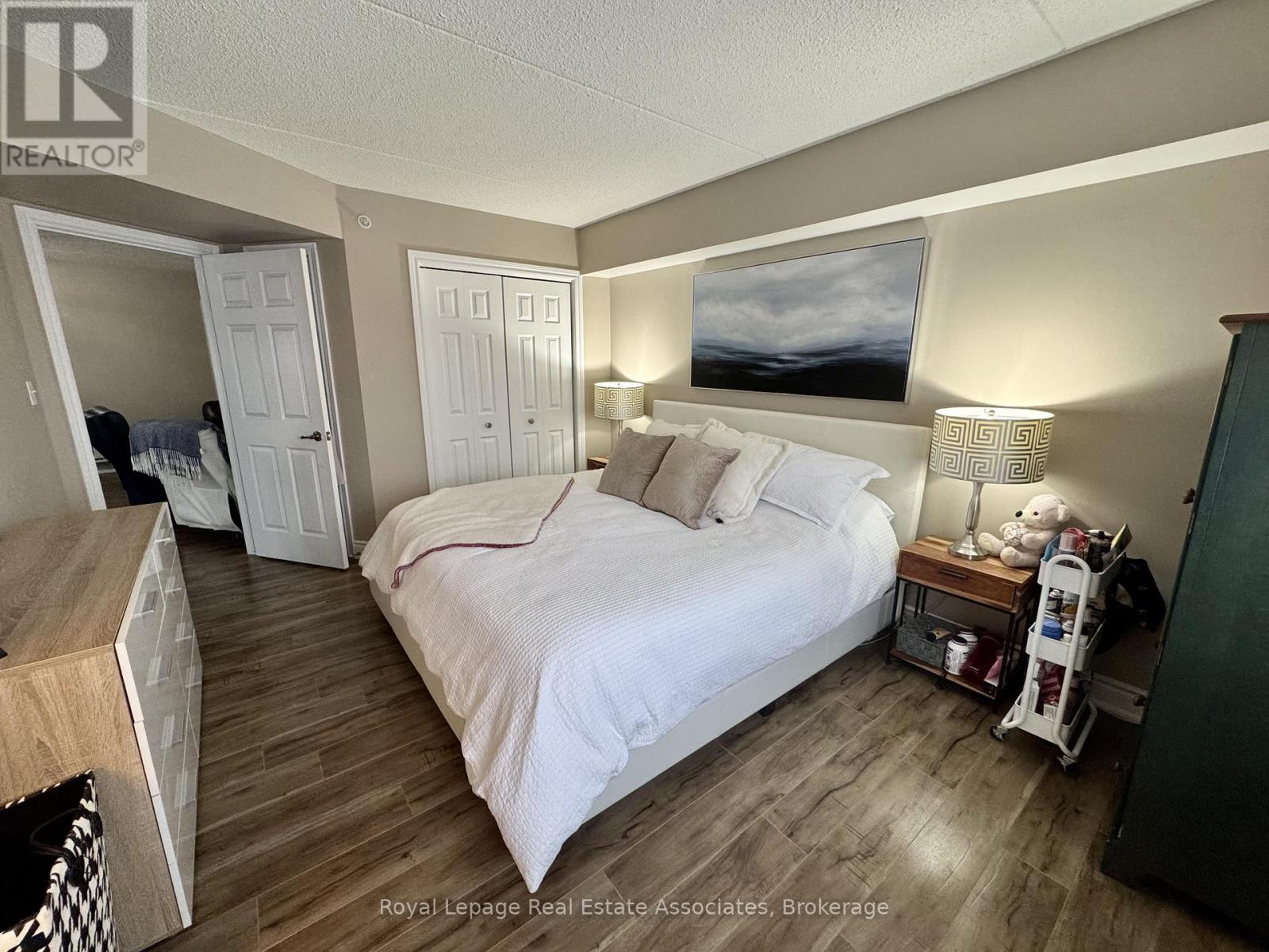 302 - 1460 Bishops Gate, Oakville, Ontario  L6M 4N5 - Photo 9 - W12891808