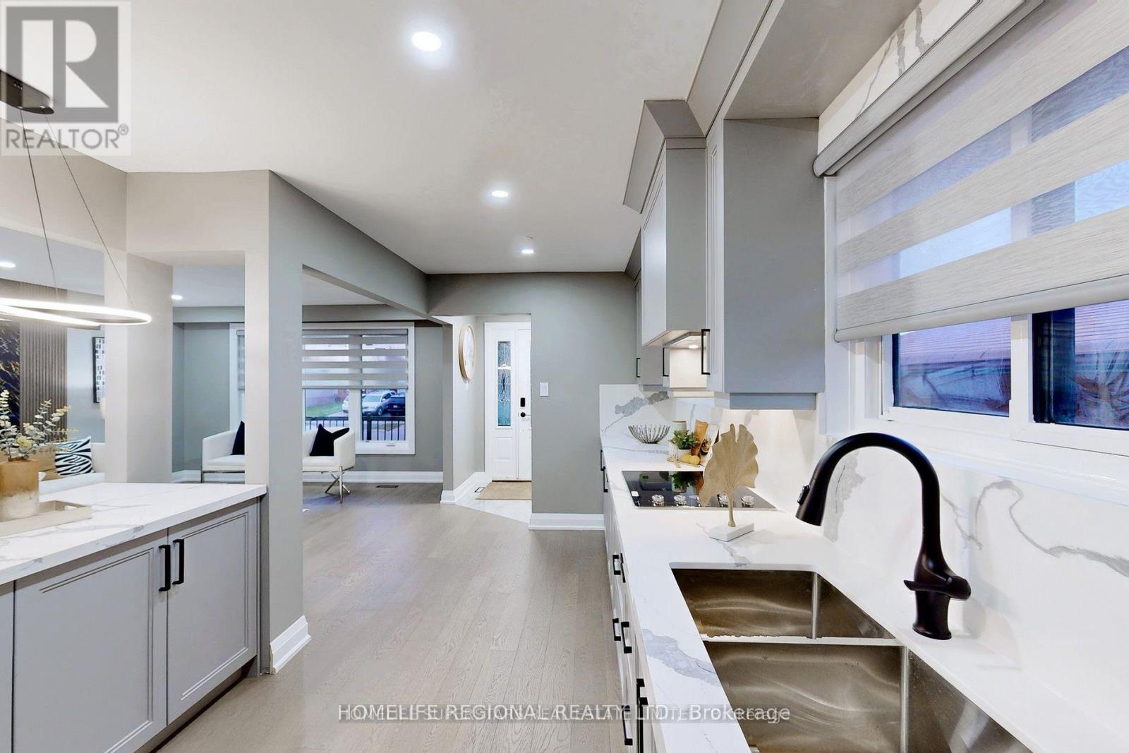 7537 Lully Court, Mississauga, Ontario  L4T 2P2 - Photo 10 - W12891822