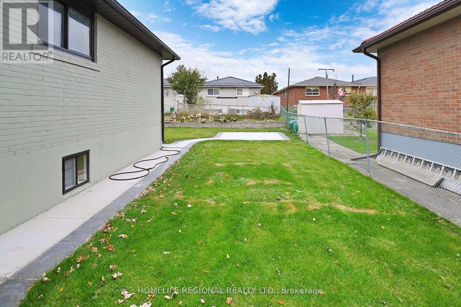 7537 Lully Court, Mississauga, Ontario  L4T 2P2 - Photo 39 - W12891822