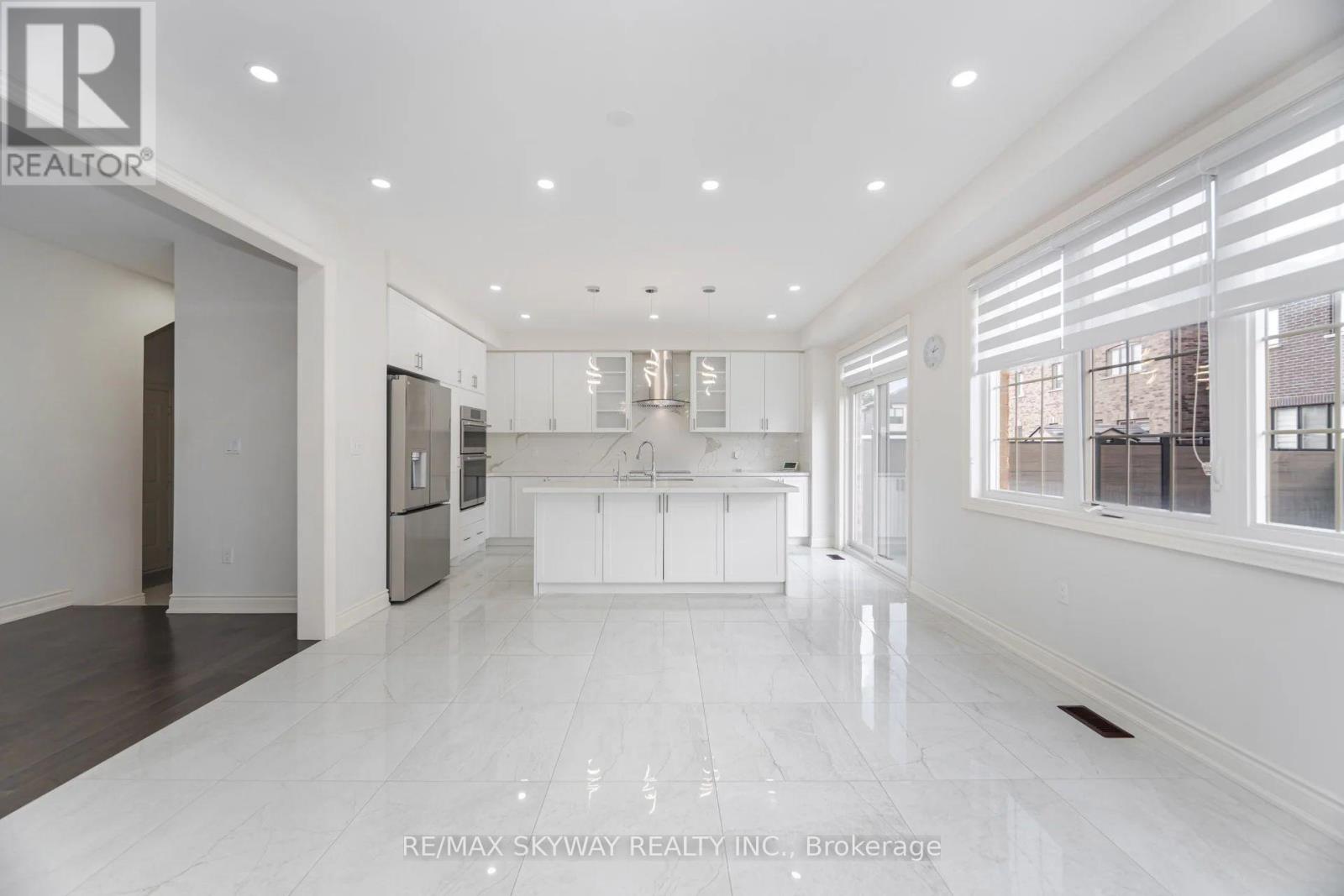 68 Pond View Gate, Hamilton (Waterdown), Ontario  L8B 2A1 - Photo 16 - X12783000