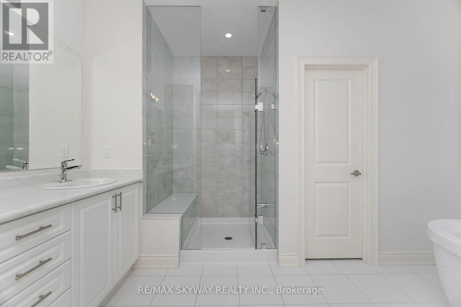 68 Pond View Gate, Hamilton (Waterdown), Ontario  L8B 2A1 - Photo 32 - X12783000