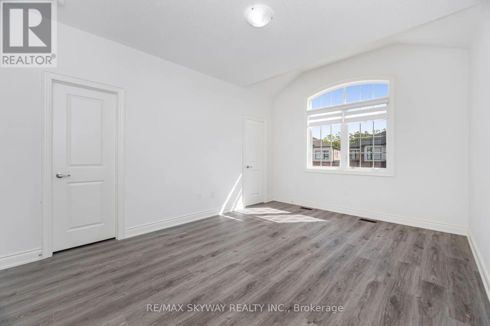 68 Pond View Gate, Hamilton (Waterdown), Ontario  L8B 2A1 - Photo 33 - X12783000