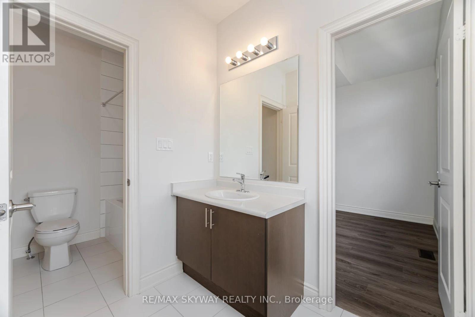 68 Pond View Gate, Hamilton (Waterdown), Ontario  L8B 2A1 - Photo 38 - X12783000