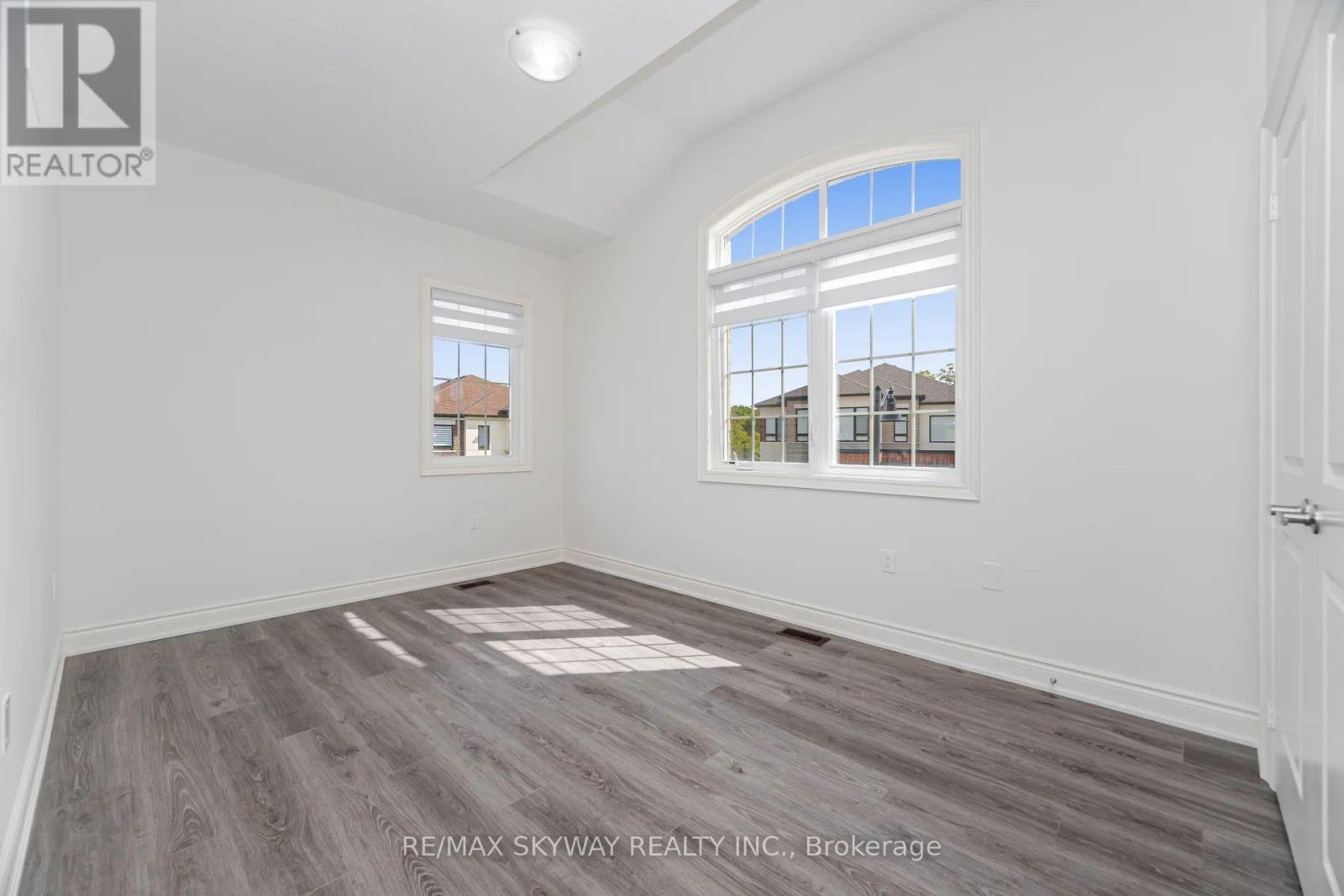 68 Pond View Gate, Hamilton (Waterdown), Ontario  L8B 2A1 - Photo 35 - X12783000