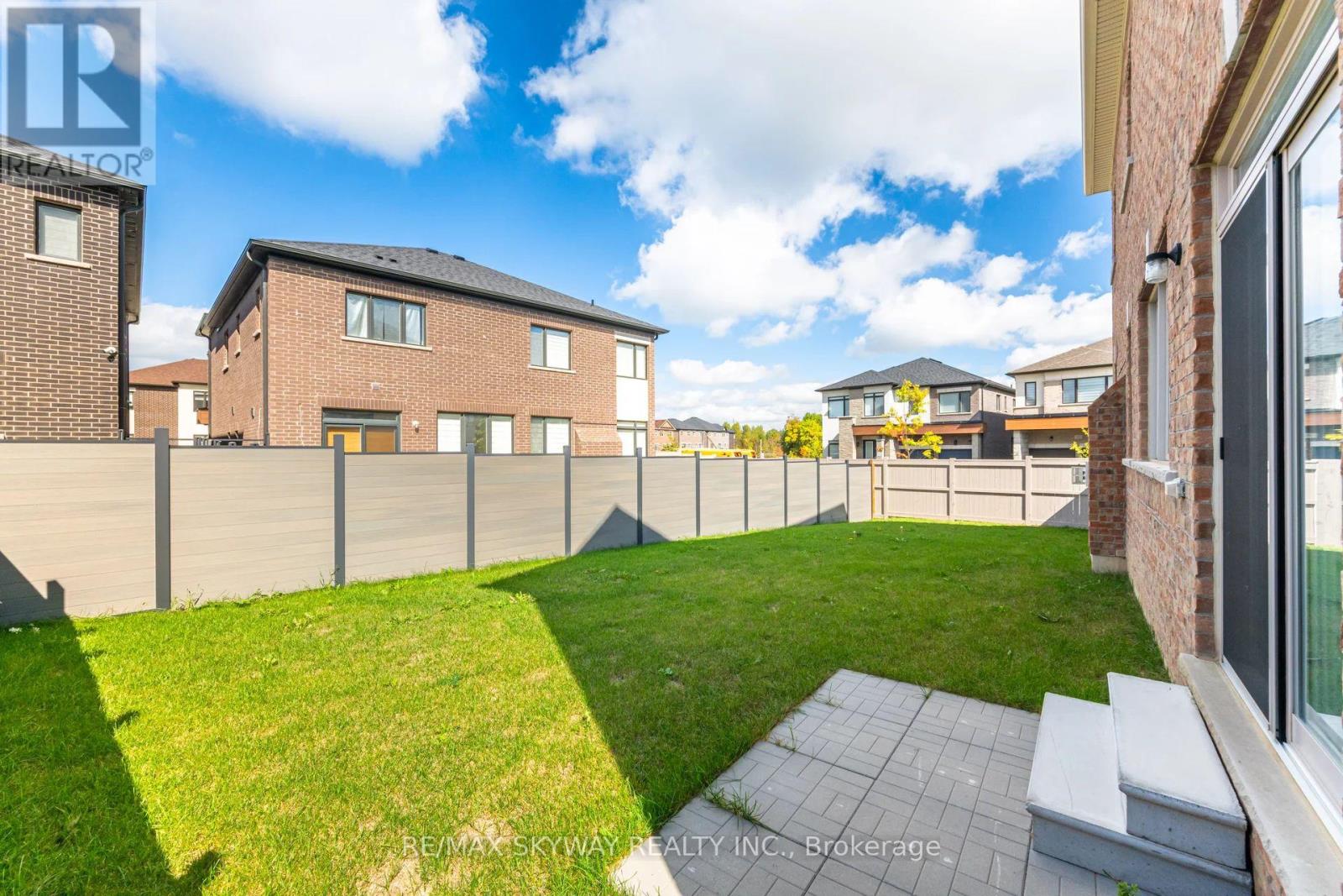 68 Pond View Gate, Hamilton (Waterdown), Ontario  L8B 2A1 - Photo 42 - X12783000