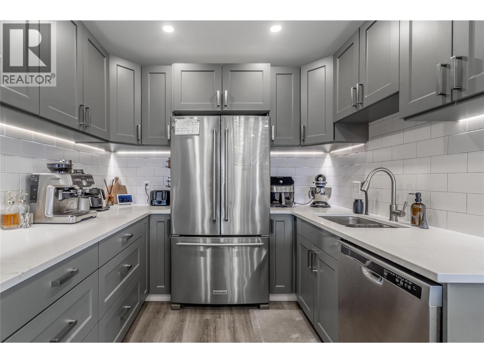 1075 Bernard Avenue Unit# 305, Kelowna, British Columbia  V1Y 6P7 - Photo 5 - 10376712