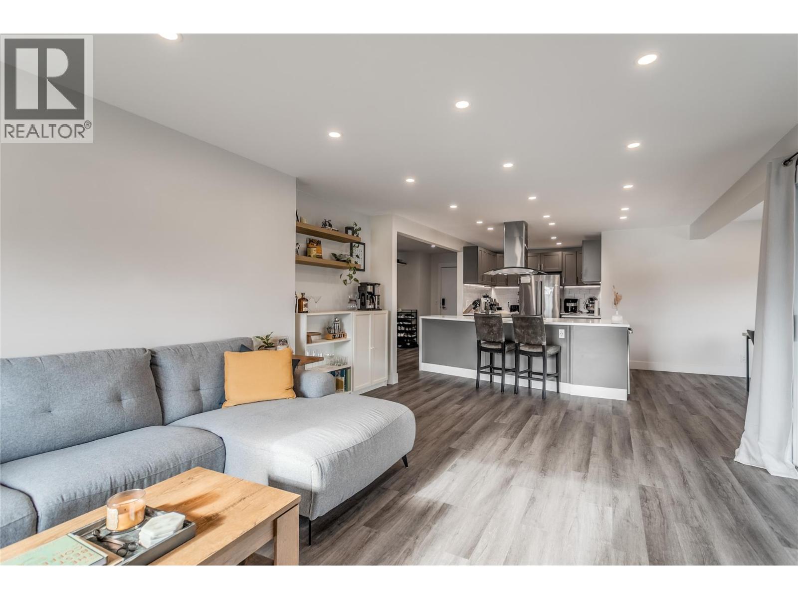 1075 Bernard Avenue Unit# 305, Kelowna, British Columbia  V1Y 6P7 - Photo 3 - 10376712