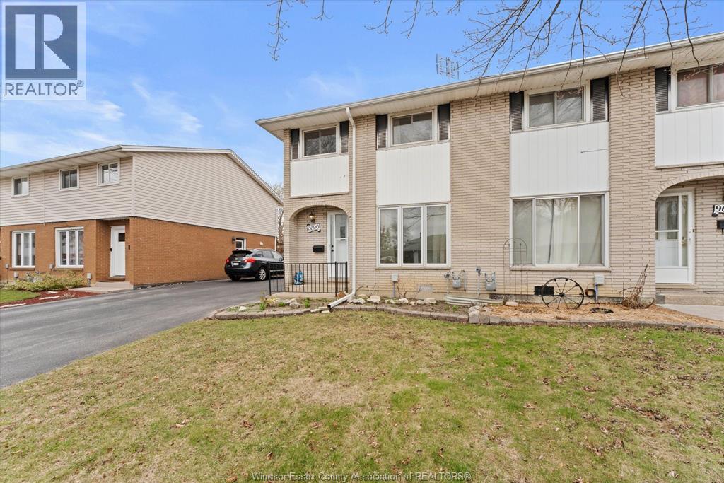 9690 Lynngrove Cres, Windsor, Ontario  N8R 1B7 - Photo 3 - 26005579