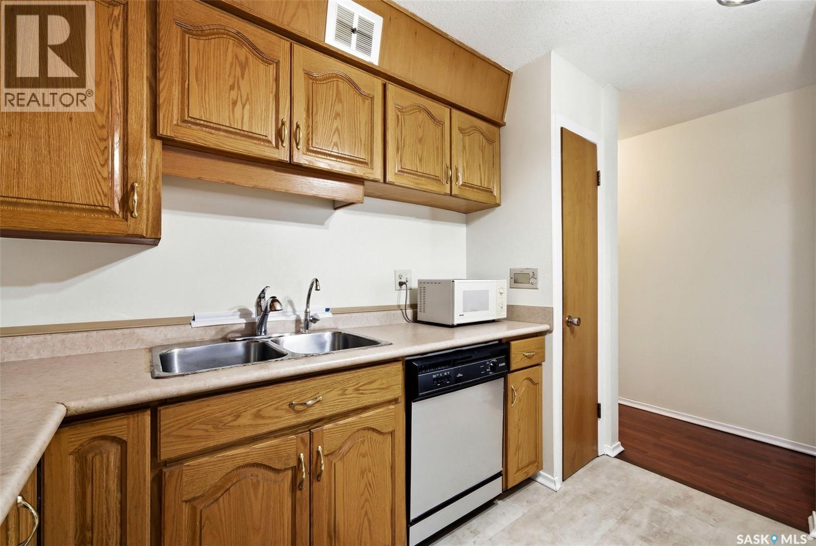 3 4341 Rae Street, Regina, Saskatchewan  S4S 3B2 - Photo 10 - SK030637