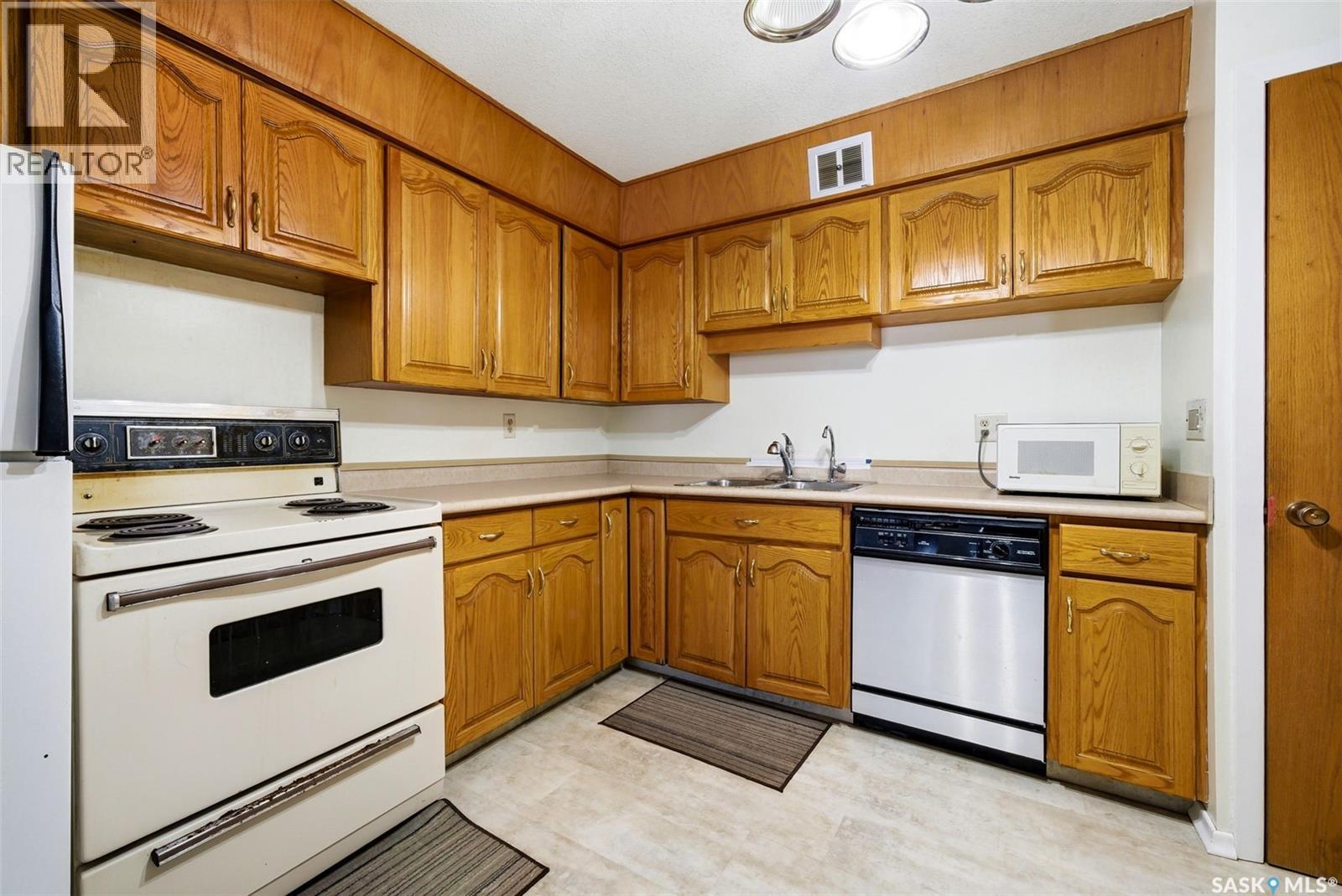 3 4341 Rae Street, Regina, Saskatchewan  S4S 3B2 - Photo 9 - SK030637