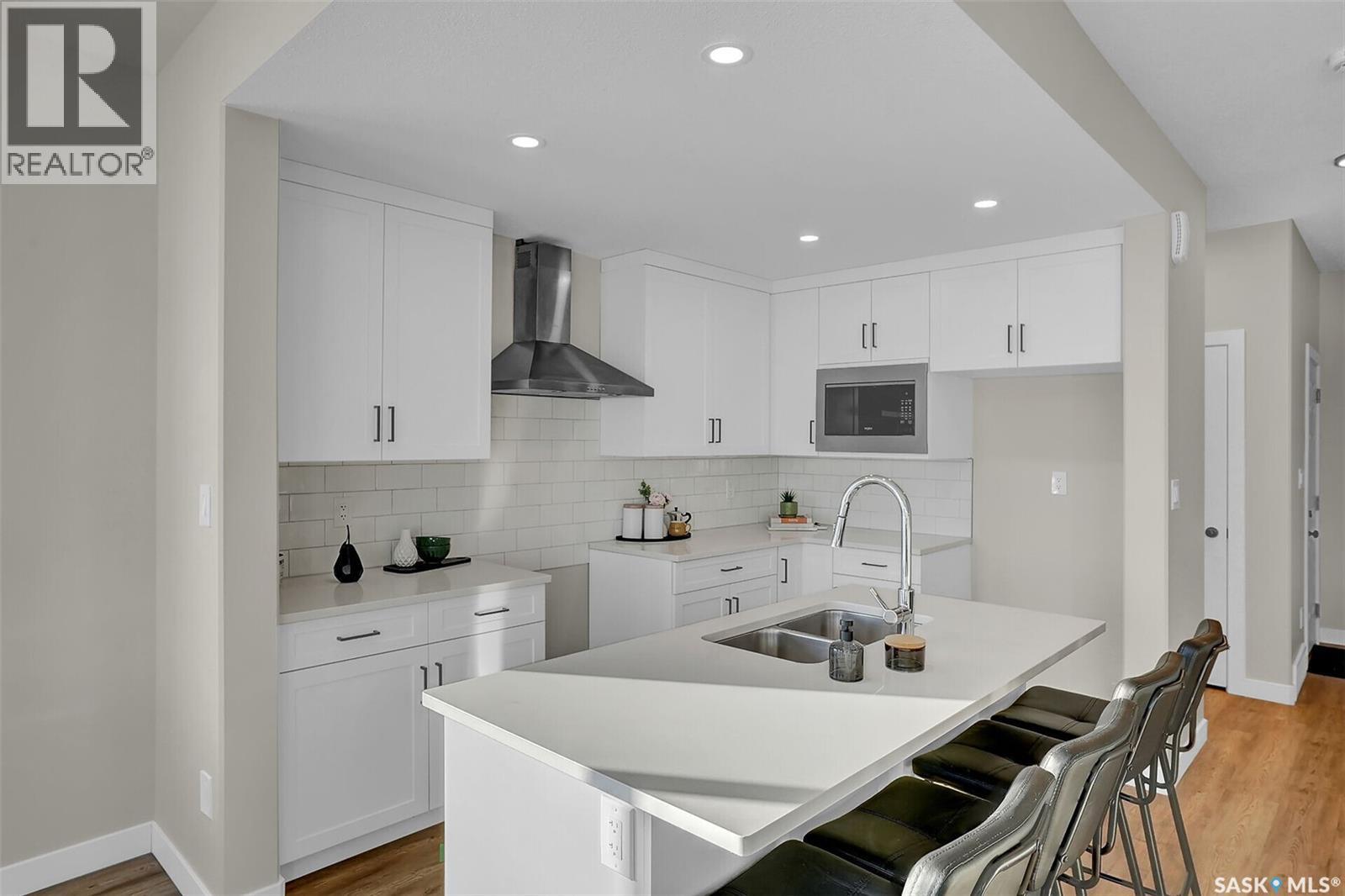 246 Kostiuk Crescent, Saskatoon, Saskatchewan  S7V 1R7 - Photo 4 - SK030587