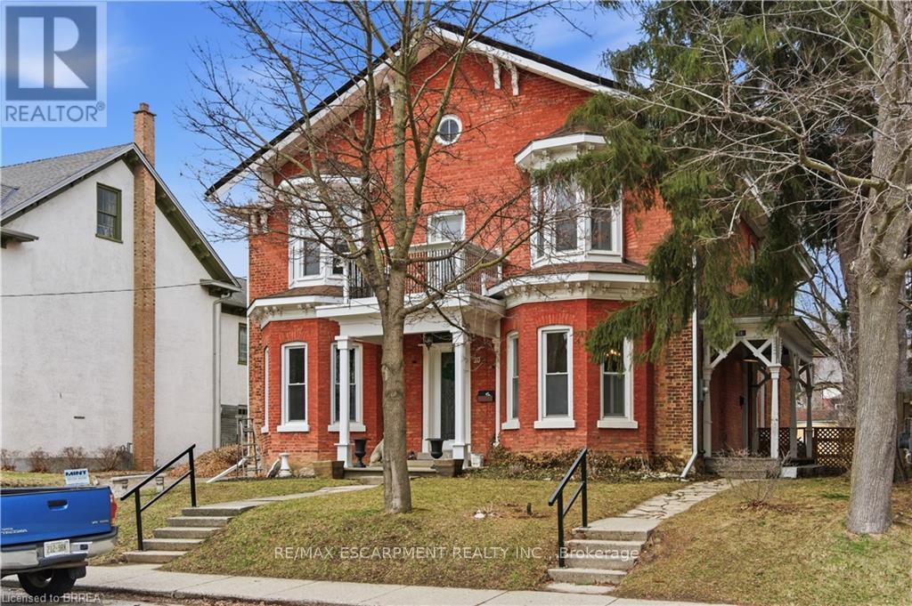 18 CHARLOTTE STREET, Brant, Ontario