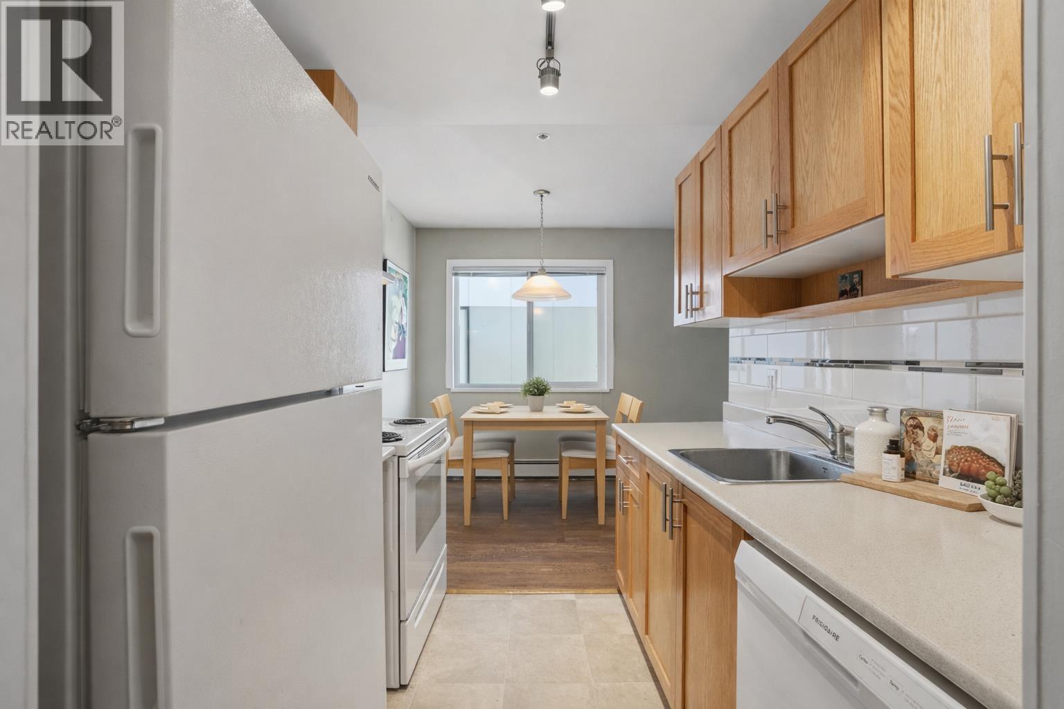 303 357 E 2nd Street, North Vancouver, British Columbia  V7L 1C6 - Photo 10 - R3100316