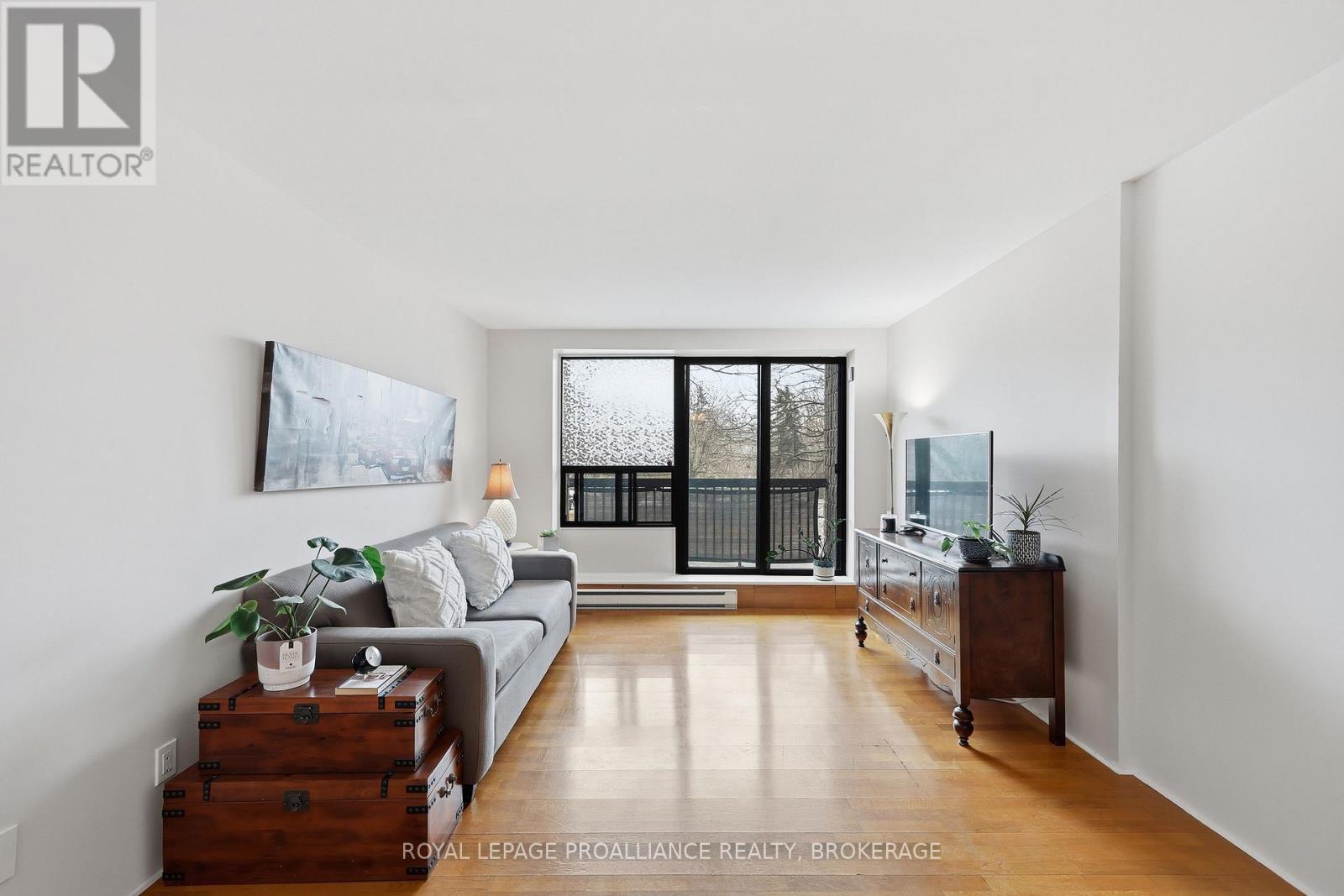 215 - 17 Eldon Hall Place, Kingston, Ontario  K7M 7H5 - Photo 11 - X12892058