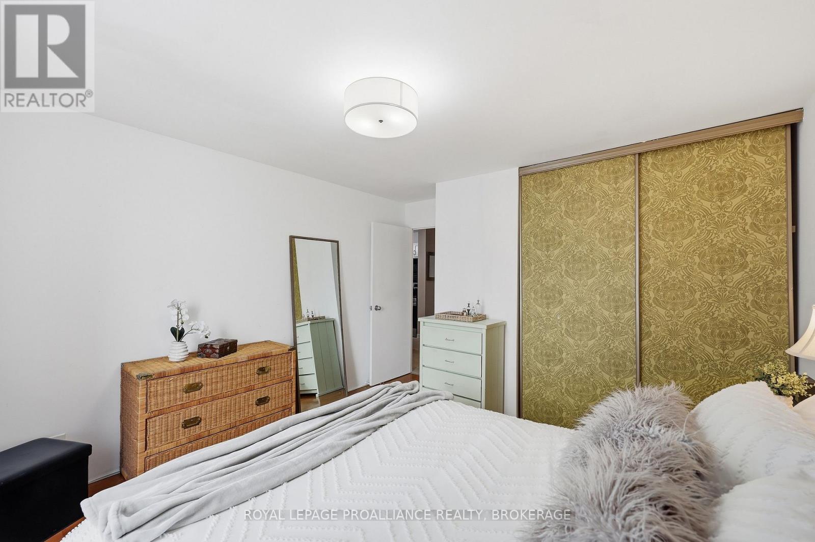 215 - 17 Eldon Hall Place, Kingston, Ontario  K7M 7H5 - Photo 19 - X12892058