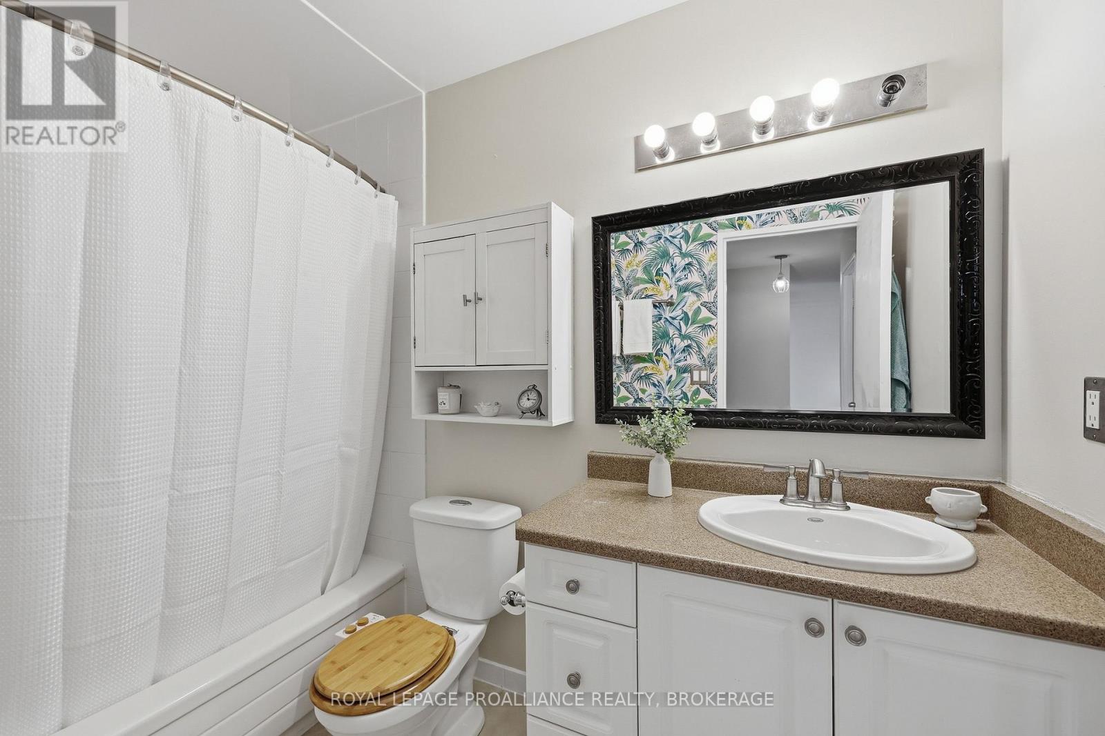 215 - 17 Eldon Hall Place, Kingston, Ontario  K7M 7H5 - Photo 21 - X12892058